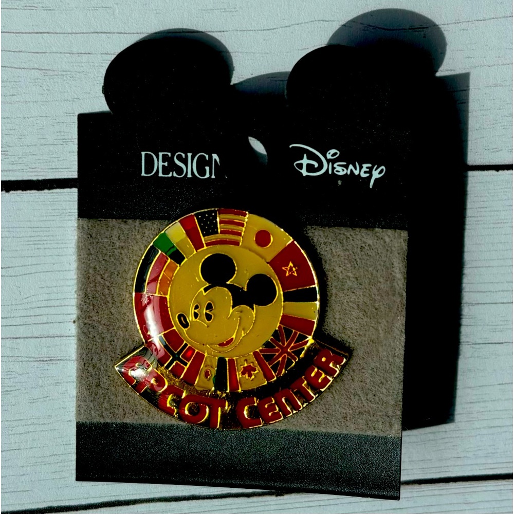 WALT DISNEY WORLD MICKEY MOUSE EPCOT CENTER 11 FLAGS PIN. NWT.